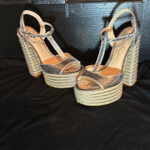 5” heel with a 2 in platform